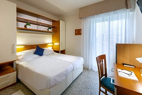 Double Room with Partial Sea View