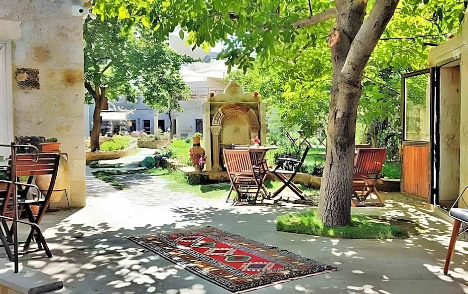 Sarnich Cave Suites