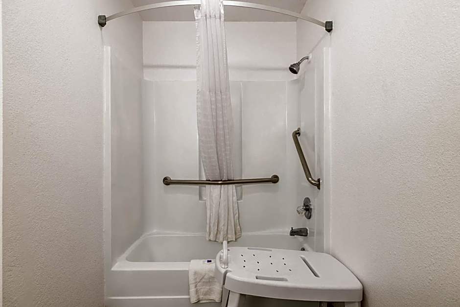 Days Inn & Suites by Wyndham Flagstaff I-40