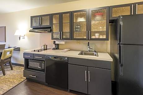 Queen Studio Suite - Hearing Accessible