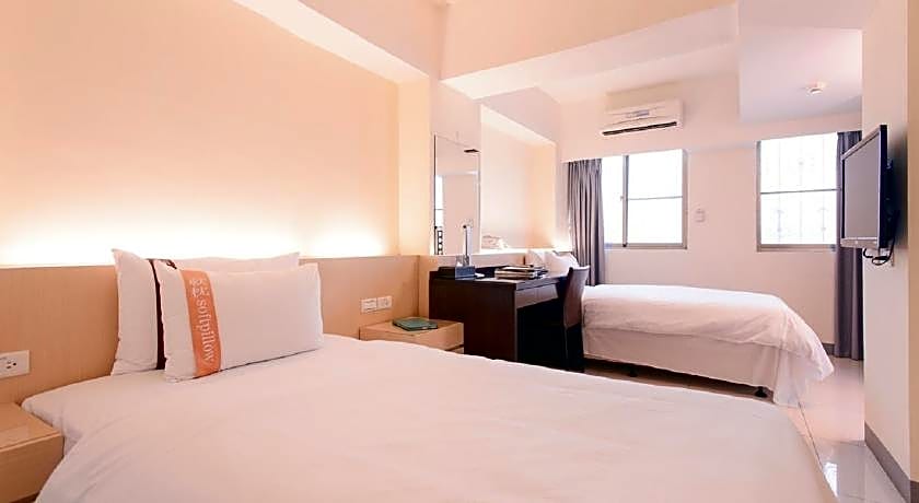 Kiwi Express Hotel - Kaohsiung Station