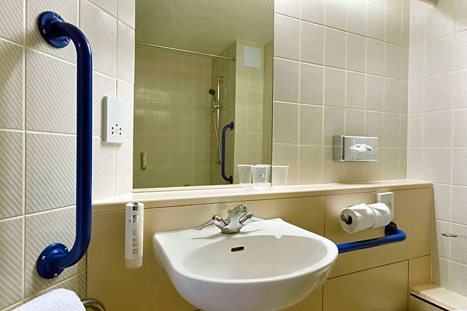 Days Inn by Wyndham Membury M4