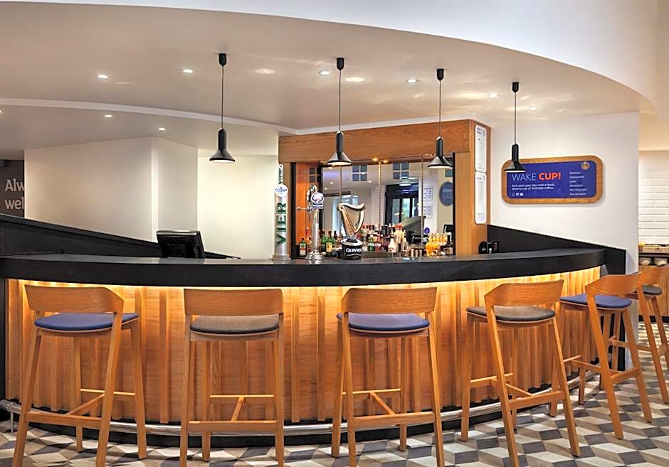 Holiday Inn Express Strathclyde Park M74, Jct 5 By IHG