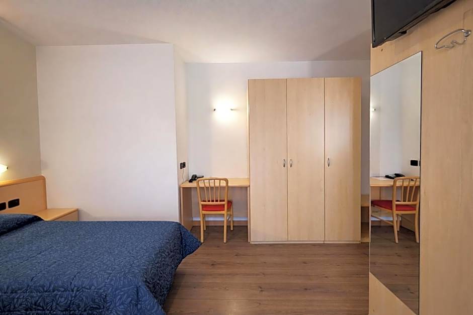 Pier Hotel