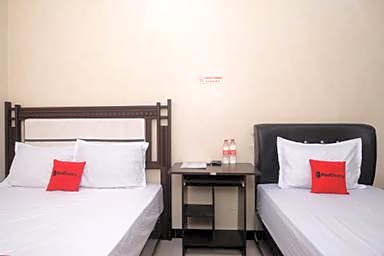 RedDoorz Syariah near Exit Toll Palur