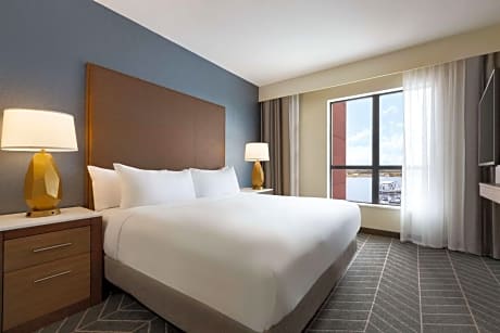 King Suite with River View
