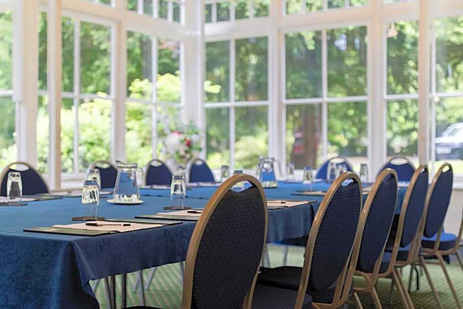 Woodland Manor Hotel