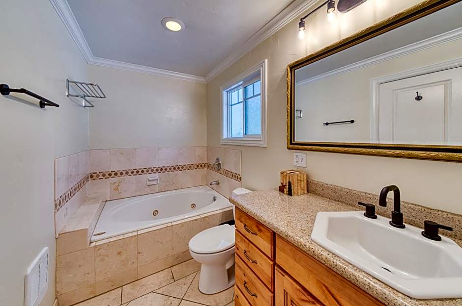 Moose and Maple Lodge