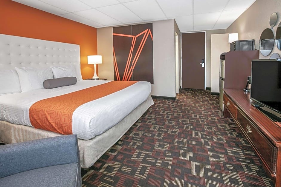 Howard Johnson by Wyndham Oklahoma City OKC Airport, Fairgrounds, I40