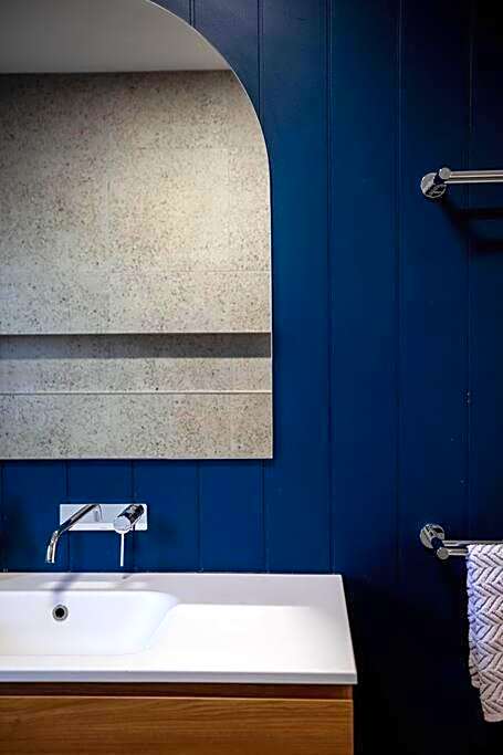 Convenient luxury home, minutes to CBD + hospital