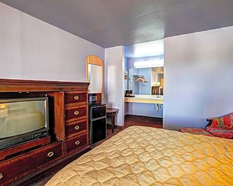 1 King Bed Nonsmoking