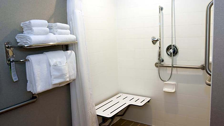 Holiday Inn Express & Suites Cheney By IHG