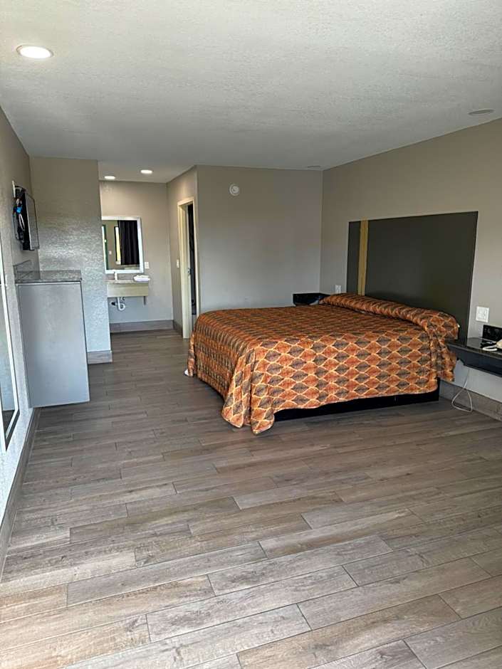 Nola Inn & Suites