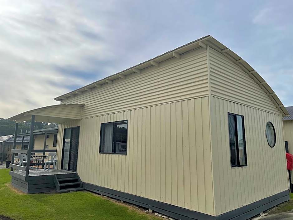 Lakes Main Holiday Park