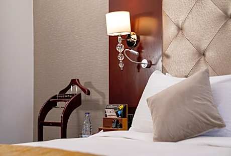 Ameri 2-Bedrooms Suite with City View