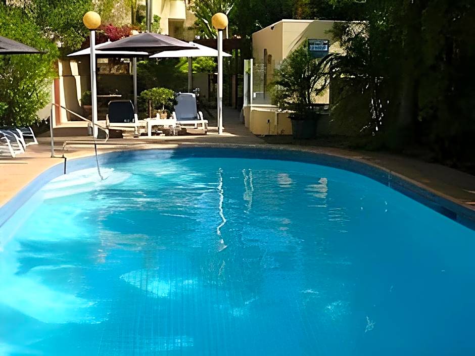 Sundeck Garden Apartments