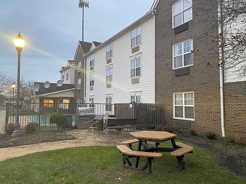 MainStay Suites Middleburg Heights Cleveland Airport