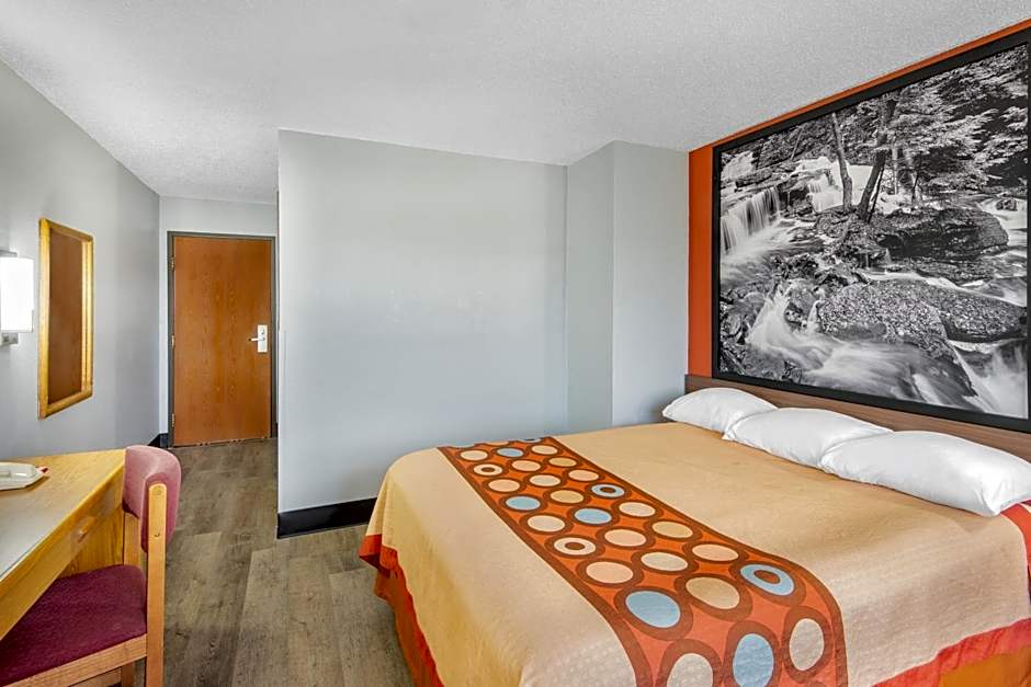 Super 8 by Wyndham Waynesburg