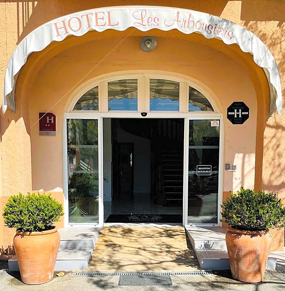 Hôtel les Arbousiers