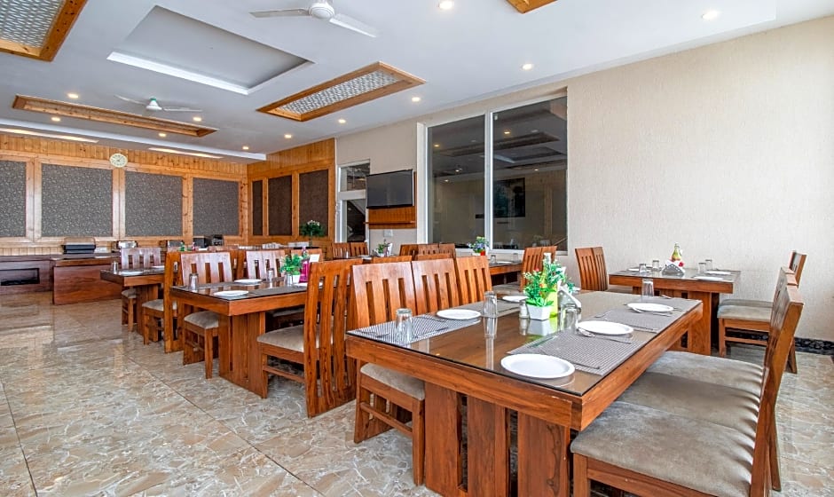 Treebo Premium Queen Of Hills Near Mall Road