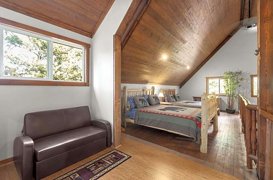 Summit Mountain Lodge and Steakhouse