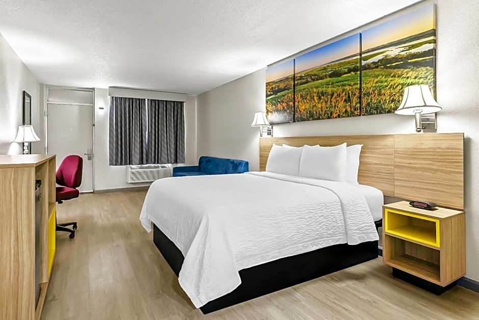 Days Inn by Wyndham Salina South