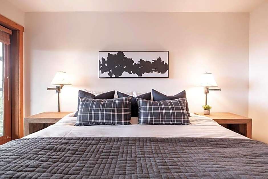 Taluswood Ridge by Outpost Whistler