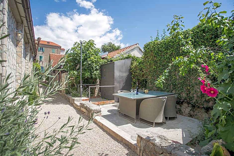 Garden Apartment Hotel Split