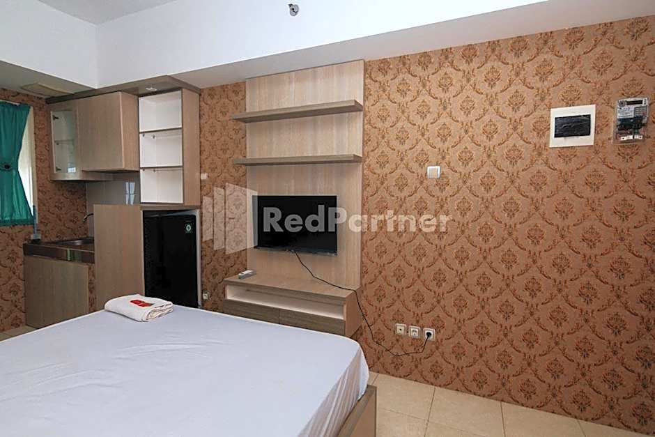 RedLiving Apartemen Green Lake View Ciputat Syafa Property Tower E