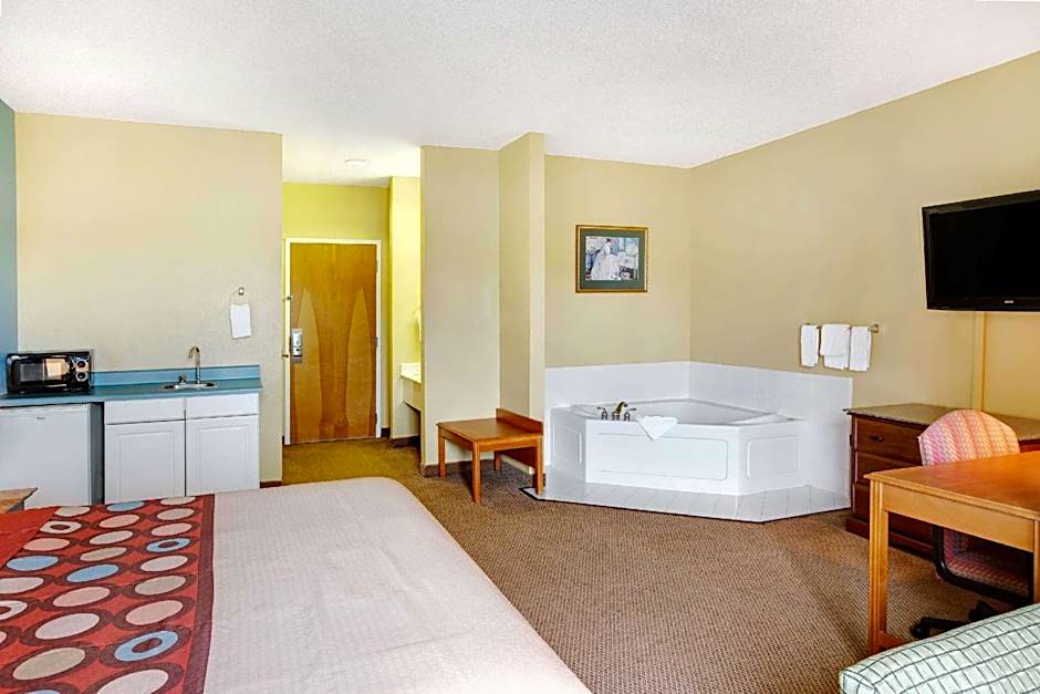 Super 8 by Wyndham Salisbury