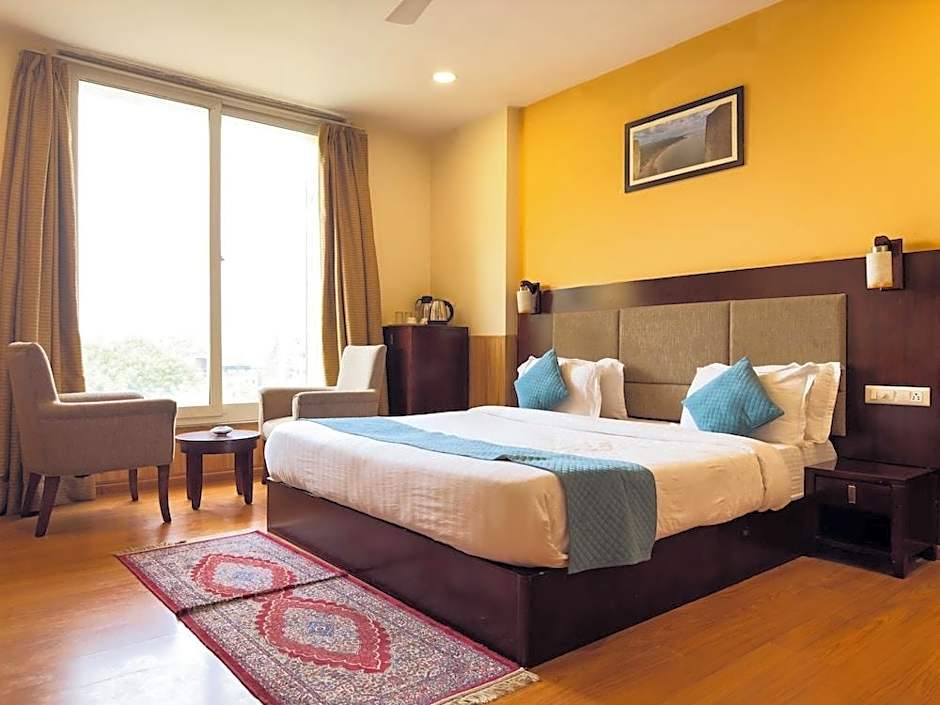 Royal Palm - Hotel Near Udaipur Railway Station