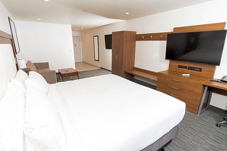 Holiday Inn Express Hollywood Walk of Fame, an IHG Hotel