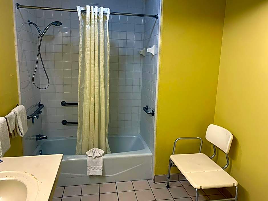 Relax Inn & Suites