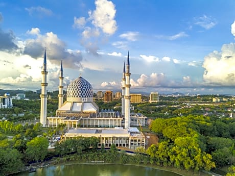 ALL NEW I-City LIBERTY, 4-5pax 