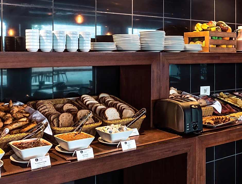 Dazzler by Wyndham Colonia