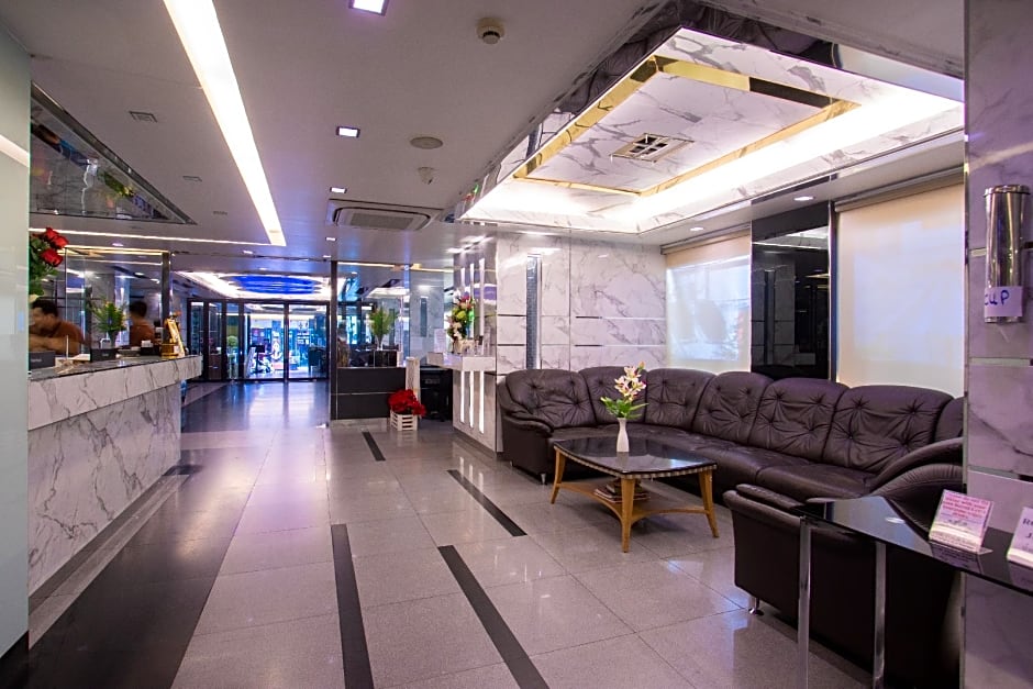 Gusto Pratunam Hotel