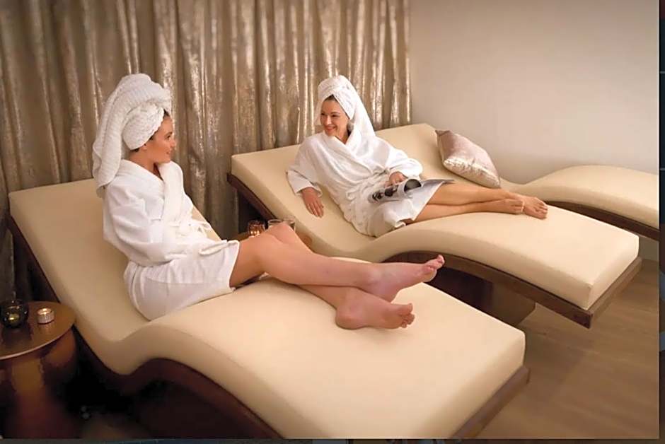 The Warren Holiday Park - Family Chalet