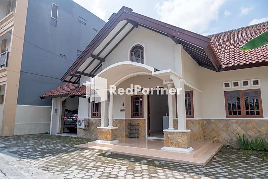 Guest House B Fren Syariah Near JIH Yogyakarta Mitra RedDoorz