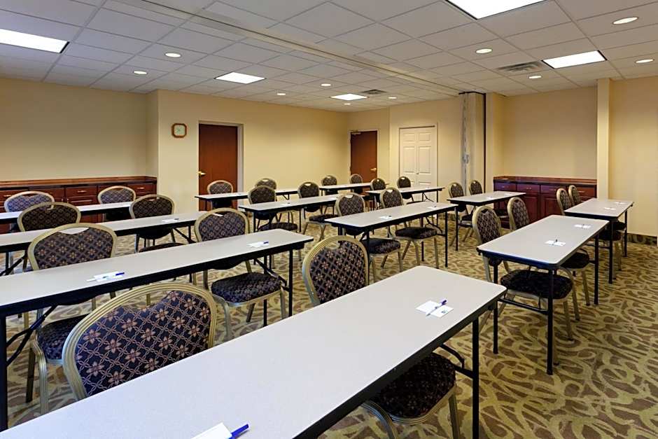 Holiday Inn Express Hotel & Suites-North East By IHG