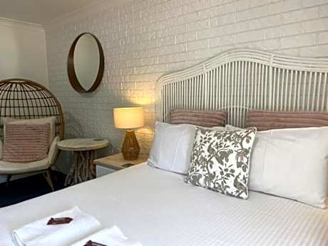 Beachmere Palms Motel