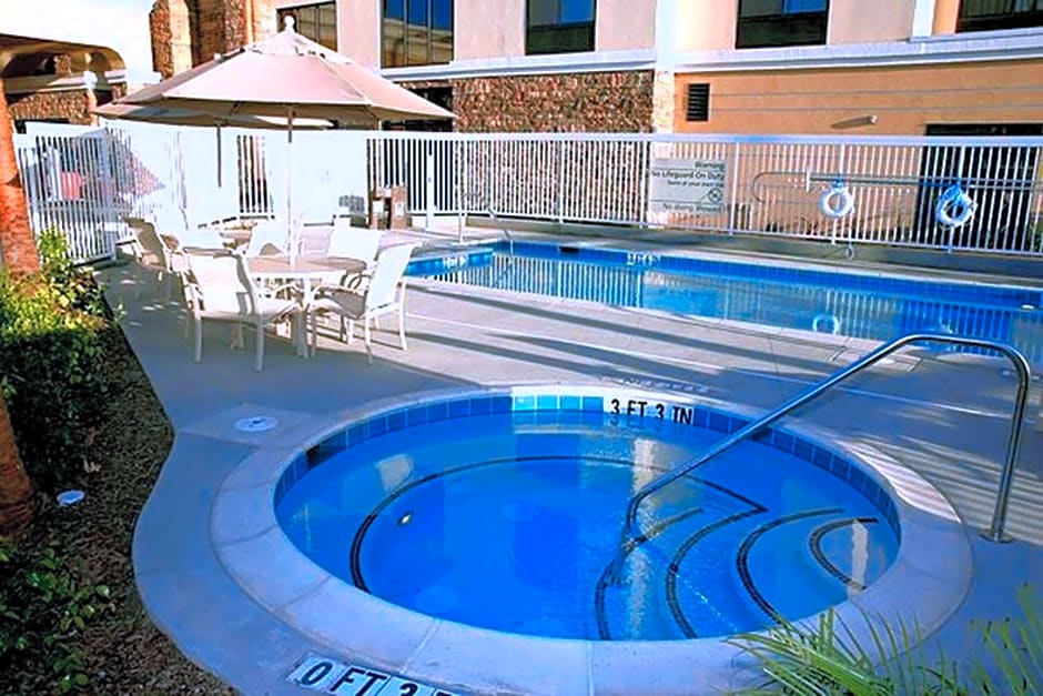 Hampton Inn & Suites Seal Beach