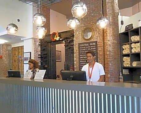 Q4 Hotel & Hostel