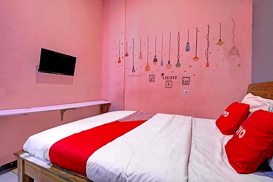 OYO Life 92877 Hotel Rainbow 7296