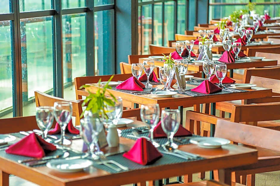 Oak Ray Hotel - Tea Bush Ramboda