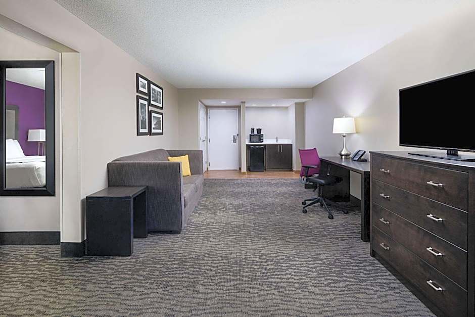 La Quinta Inn & Suites by Wyndham Kennesaw