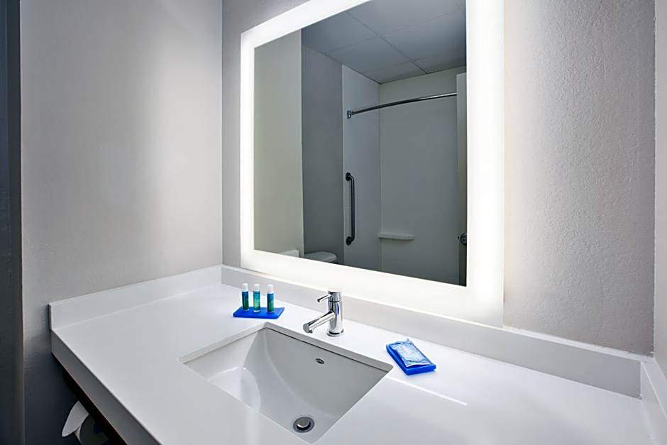 Holiday Inn Express Hotel & Suites Manchester Conference Center By IHG