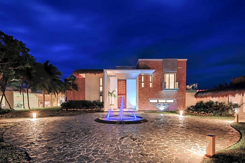 Azul Villa Esmeralda, by Karisma