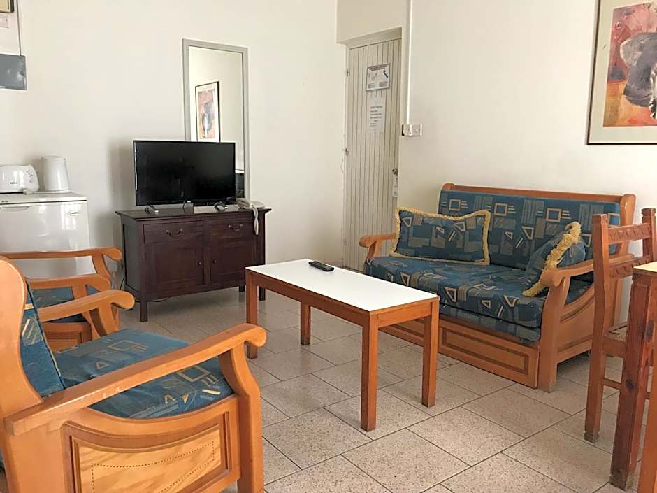 Daphne Hotel Apartments