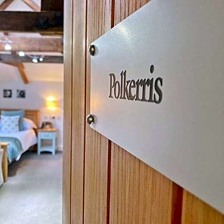 The Britannia Inn & Waves Restaurant