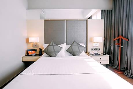 Club Deluxe Queen Room
